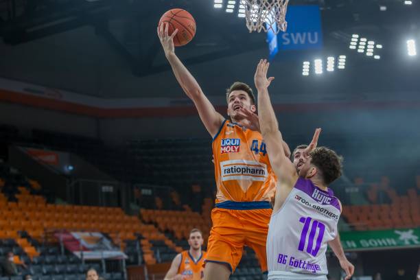 限于张玉宁 限于张玉宁